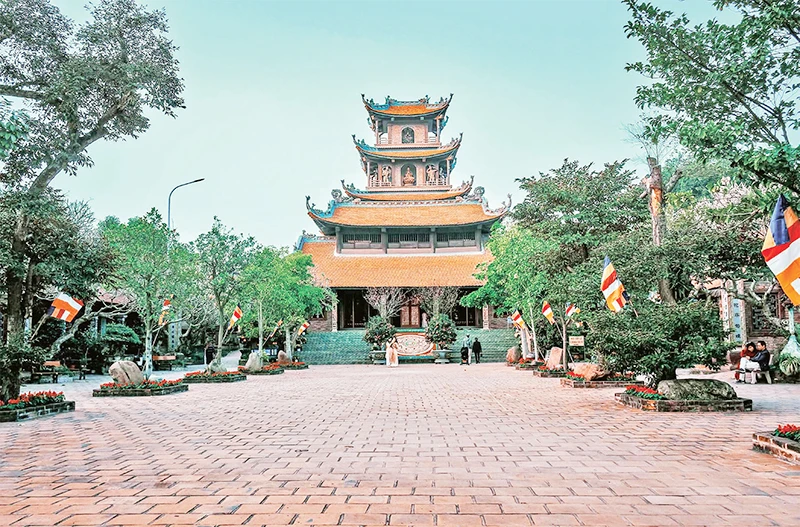 Nét đẹp bình yên của chùa gốm Tiêu Dao ở xã Bát Tràng.
