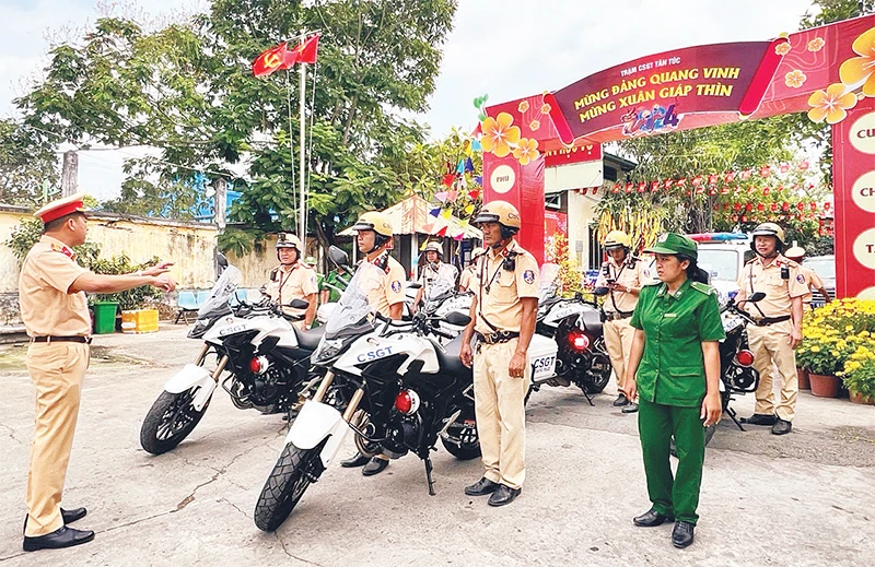 Công an huyện Bình Chánh (Thành phố Hồ Chí Minh) ra quân bảo đảm an ninh, trật tự trong dịp Tết Nguyên đán Giáp Thìn 2024.