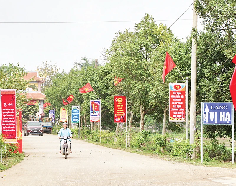 Đường vào Từ đường Nguyễn Khuyến, nơi thờ tự và lưu giữ nhiều kỷ vật gắn bó mật thiết với cuộc đời nhà thơ tại làng Vị Hạ, xã Trung Lương, huyện Bình Lục.
