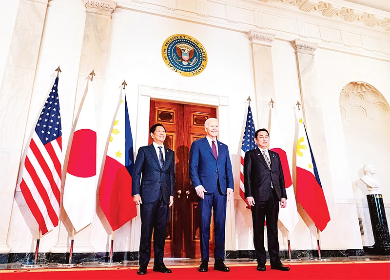 Ba nhà lãnh đạo Mỹ, Nhật Bản, Philippines có cuộc gặp tại Nhà Trắng.