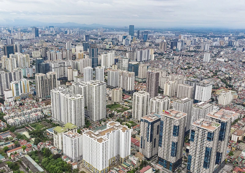 Giá bán nhà chung cư tại Hà Nội biến động mạnh thời gian gần đây. (Ảnh DUY LINH)