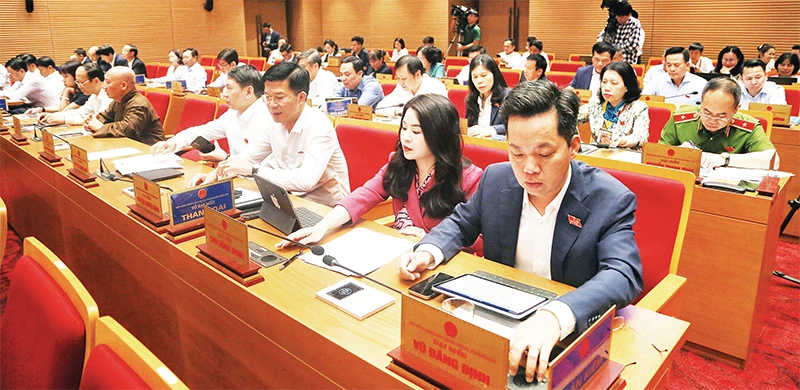 Hội đồng nhân dân thành phố Hà Nội đã thông qua 18 nghị quyết tại kỳ họp thứ 15, khóa 16.