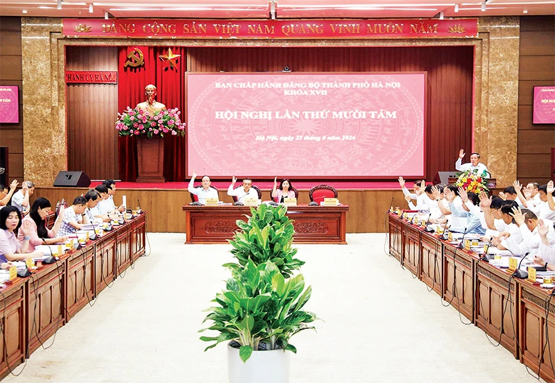 Quang cảnh Hội nghị lần thứ 18 Ban Chấp hành Đảng bộ thành phố Hà Nội. (Ảnh THÀNH NGUYỄN)