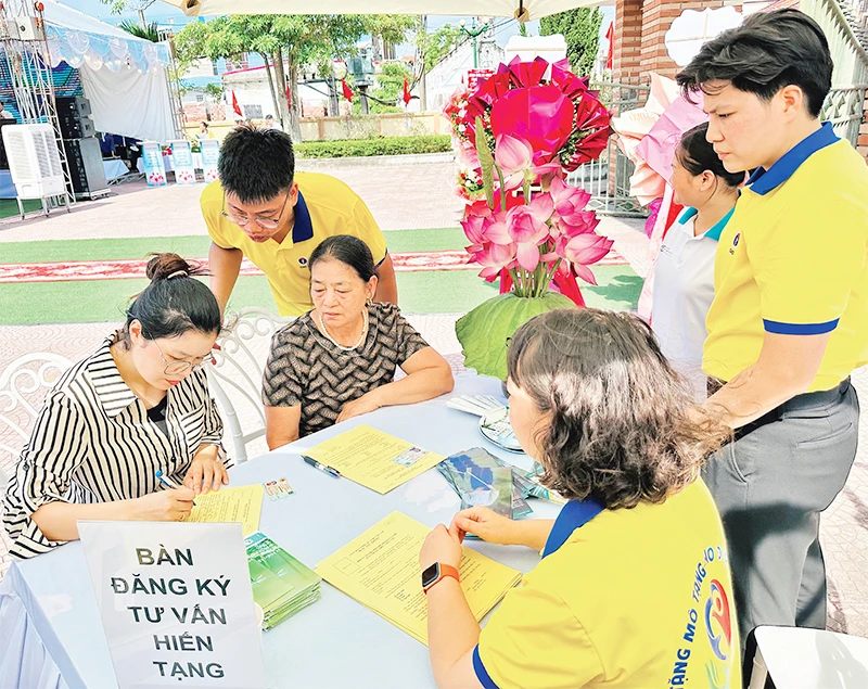 Người dân xã Hải Phúc, huyện Hải Hậu, tỉnh Nam Định đăng ký hiến tặng mô, tạng, giác mạc.