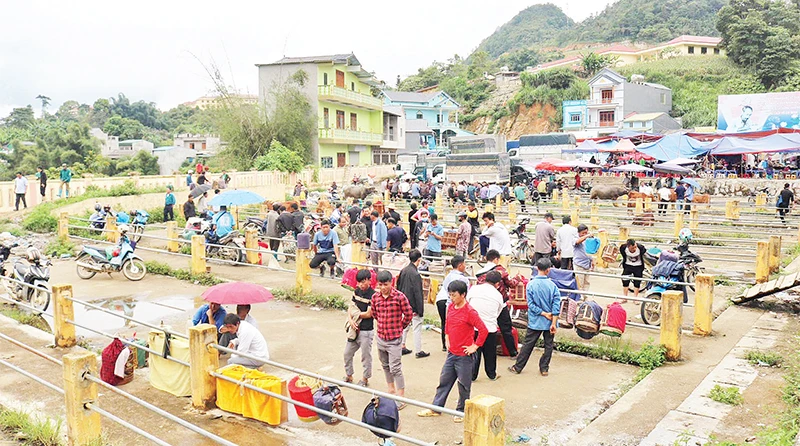 Chợ phiên Sín Chéng