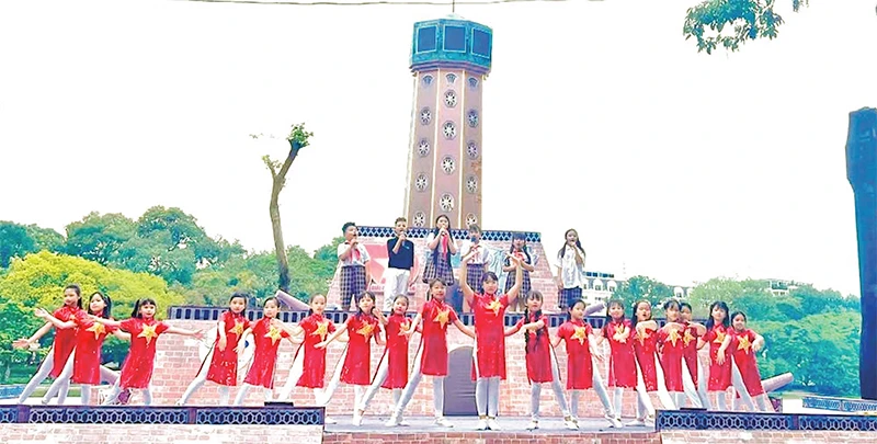 Festival thu Hà Nội thu hút đông đảo công chúng.