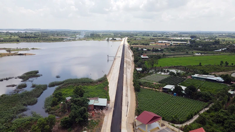 Hồ thủy lợi ở xã Long Tân, huyện Đất Đỏ cung cấp nước tưới cho nông nghiệp. 