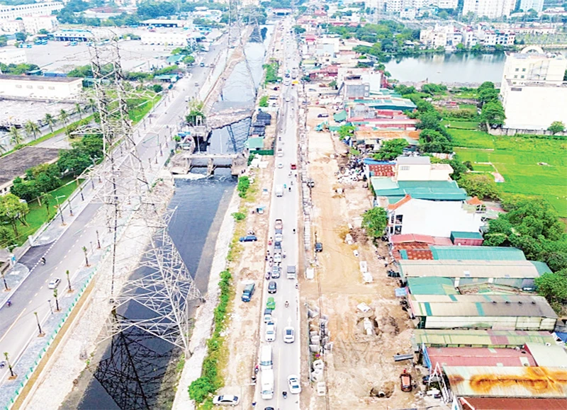 Đường Tam Trinh (quận Hoàng Mai) đang được đẩy nhanh tiến độ giải phóng mặt bằng và thi công mở rộng theo quy hoạch.