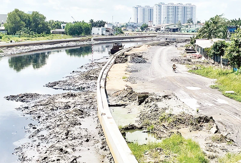 Dự án kênh Tham Lương-Bến Cát-rạch Nước Lên (đoạn qua địa bàn quận Bình Tân) hoàn thành sẽ cải tạo cảnh quan, hạ tầng và giải quyết tình trạng ô nhiễm môi trường cho 7 quận, huyện trên địa bàn thành phố.