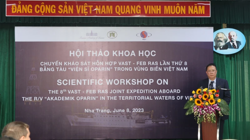  Giáo sư, Viện sĩ Châu Văn Minh, Chủ tịch Viện Hàn lâm Khoa học và Công nghệ Việt Nam phát biểu tại hội thảo