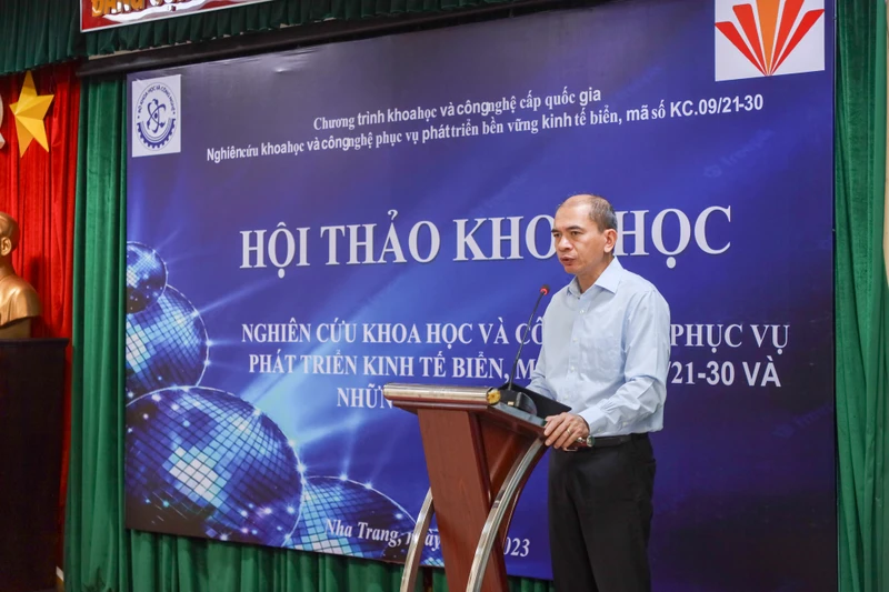 Phó Giáo sư, Tiến sĩ Trần Tuấn Anh, Phó Chủ tịch Viện Hàn lâm Khoa học và Công nghệ Việt Nam, Chủ nhiệm Chương trình phát biểu tại hội thảo.