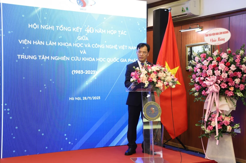 Giáo sư, Tiến sĩ Lê Trường Giang, Phó Chủ tịch Viện Hàn lâm Khoa học và Công nghệ Việt Nam phát biểu tại buổi lễ