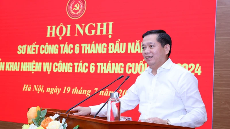 Đồng chí Nguyễn Long Hải, Ủy viên Dự khuyết Trung ương Đảng, Bí thư Đảng ủy Khối Doanh nghiệp Trung ương phát biểu chỉ đạo hội nghị.