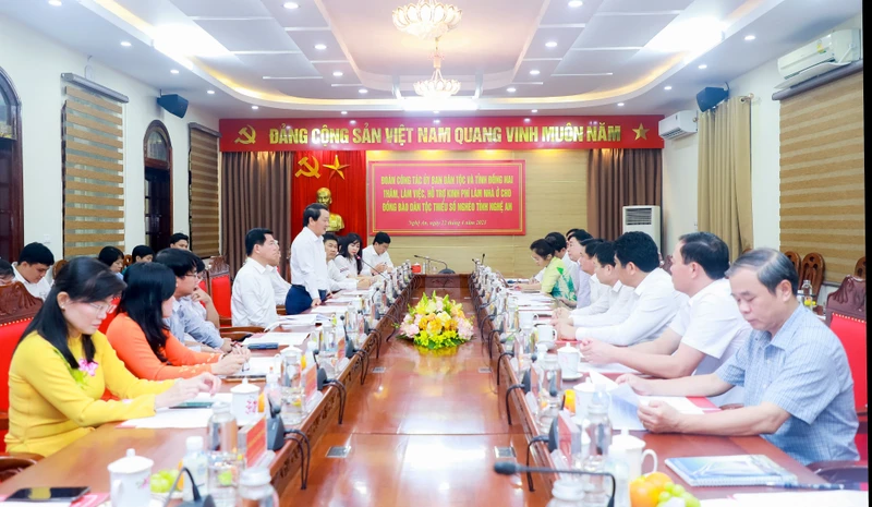Đoàn lãnh đạo Ủy ban Dân tộc và tỉnh Đồng Nai làm việc với lãnh đạo tỉnh Nghệ An.