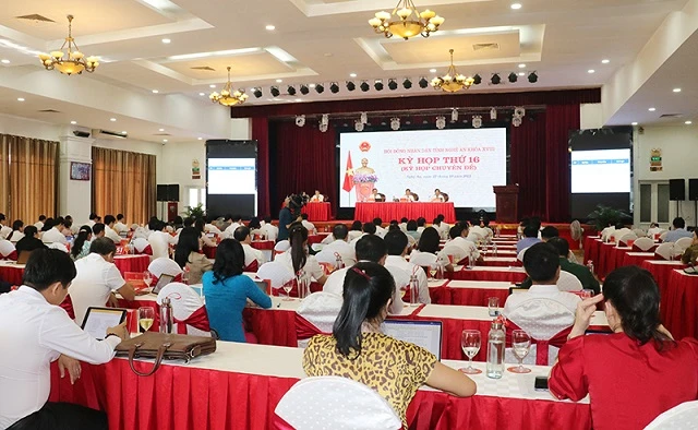 Kỳ họp thứ 16 Hội đồng nhân dân tỉnh Nghệ An khóa XVIII tổ chức lấy phiếu tín nhiệm.