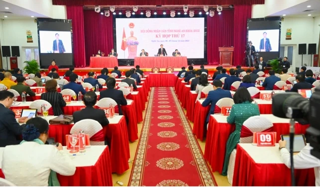 Quang cảnh bế mạc kỳ họp thứ 17, Hội đồng nhân dân tỉnh Nghệ An khóa XVIII.