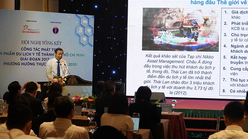 Phó Giám đốc Sở Y tế Thành phố Hồ Chí Minh Nguyễn Văn Vĩnh Châu phát biểu tại hội nghị.