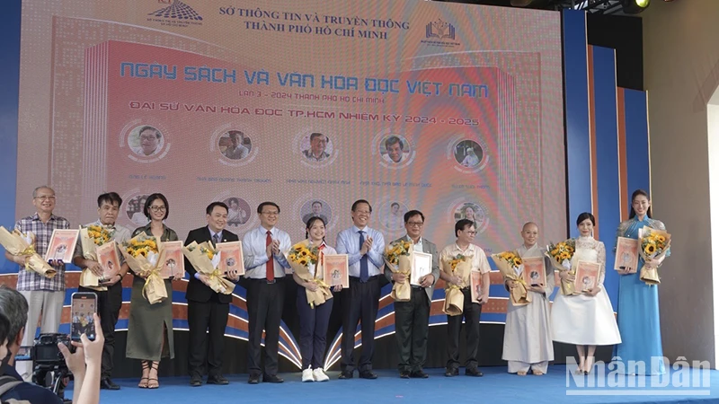 Ra mắt 10 Đại sứ Văn hóa đọc Thành phố Hồ Chí Minh nhiệm kỳ 2024-2025.
