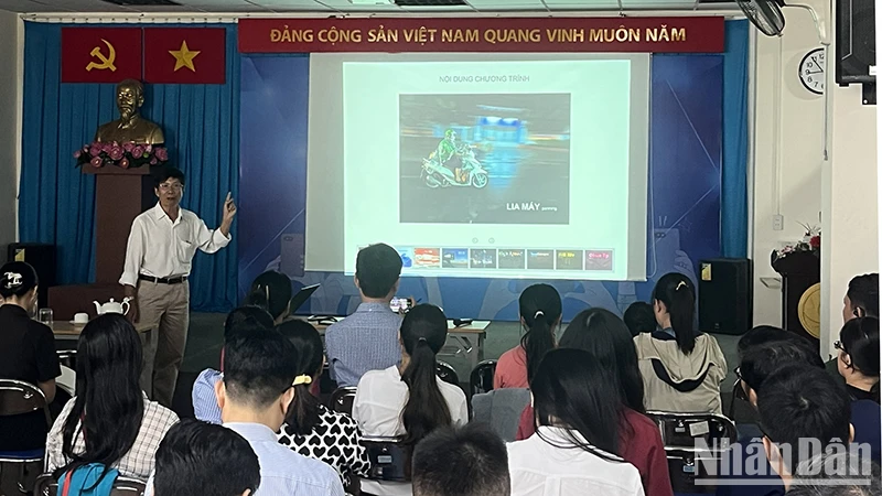 Đông đảo học viên tham dự lớp tập huấn.