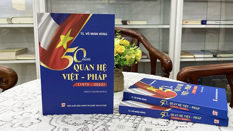 Cuốn sách ra đời nhằm giúp bạn đọc hiểu rõ hơn về tiến trình phát triển của mối quan hệ Việt-Pháp.