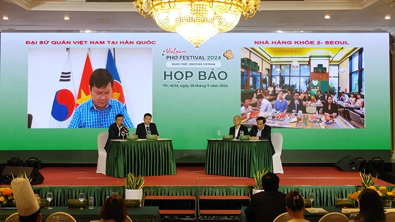 Quang cảnh buổi họp báo.