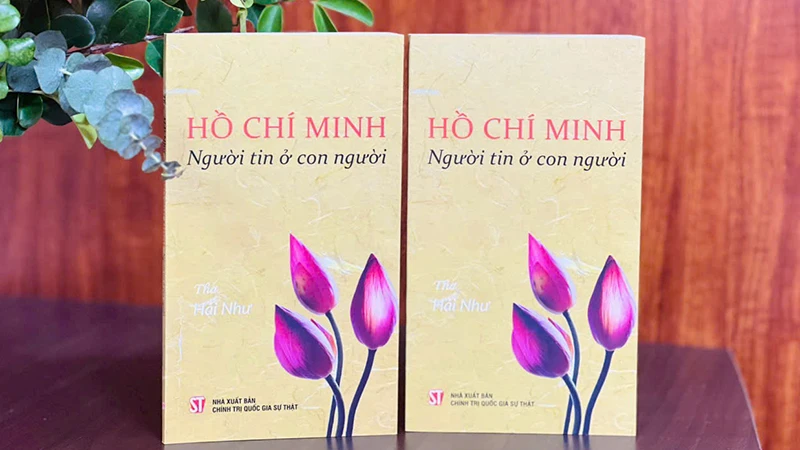 Bìa tập thơ "Hồ Chí Minh-Người tin ở con người" của nhà thơ Hải Như.