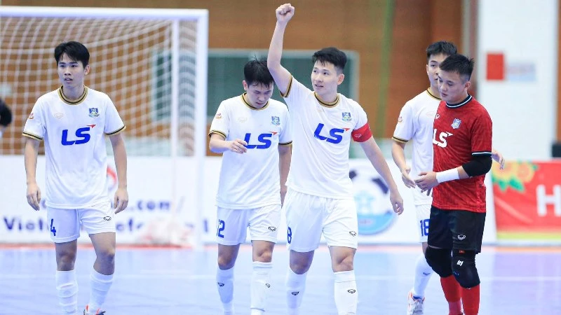 Các cầu thủ Câu lạc bộ Thái Sơn Nam ăn mừng chiến thắng trước Câu lạc bộ Hà Nội.
