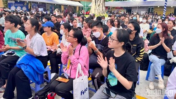 Các sinh viên Trường Đại học Sài Gòn tham gia ngày hội