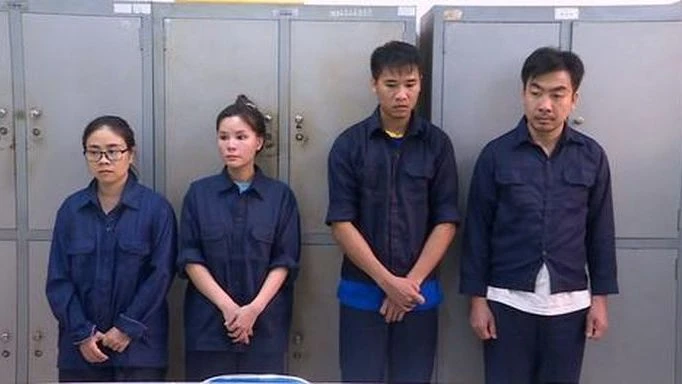 Các cán bộ Hải quan huyện Chơn Thành bị bắt về tội nhận hối lộ. (Ảnh: Công an cung cấp)