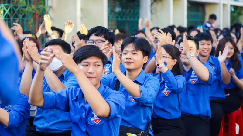 Thanh niên Thành phố Hồ Chí Minh ra quân thực hiện các hoạt động tình nguyện trong Tháng Thanh niên năm 2024.