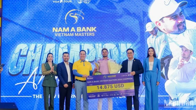 Vận động viên Ahmad Baig đến từ Pakistan lên ngôi vô địch của giải Nam A Bank Vietnam Masters 2024.