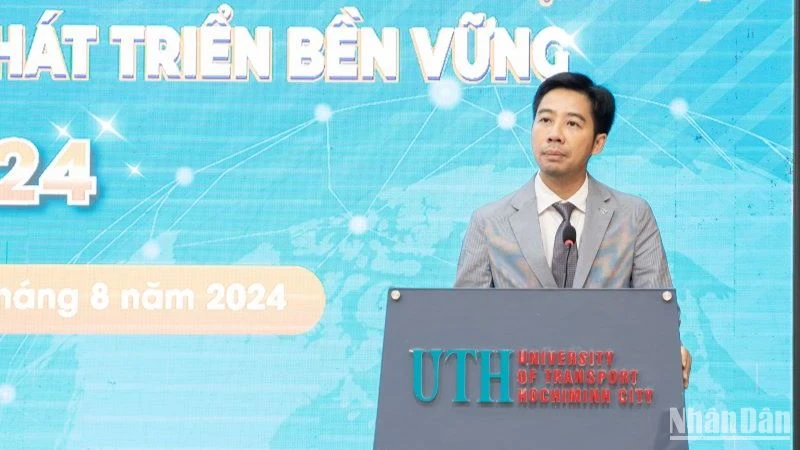 PGS, TS Nguyễn Tiến Thủy, Quyền Chủ tịch Hội đồng Trường đại học Giao thông vận tải Thành phố Hồ Chí Minh phát biểu tại hội thảo.