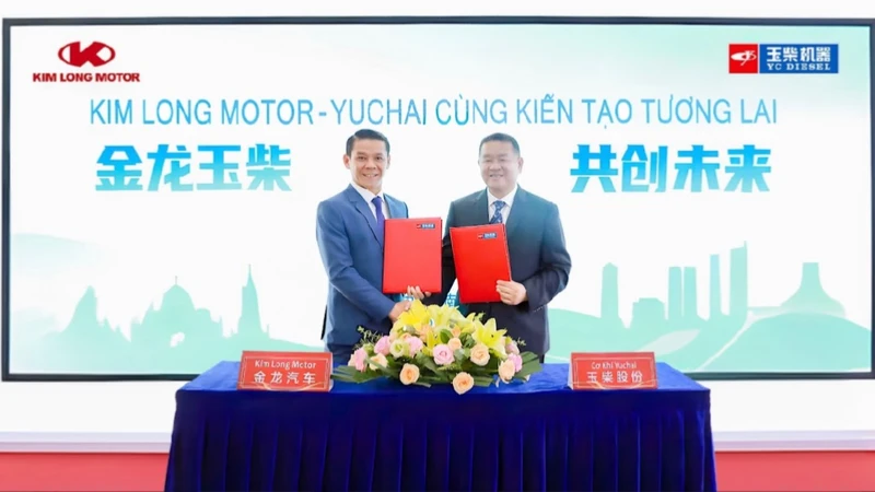 Kim Long motor và Tập đoàn Yuchai ký kết thỏa thuận cấp phép chuyển giao công nghệ và phân phối độc quyền các sản phẩm động cơ. 