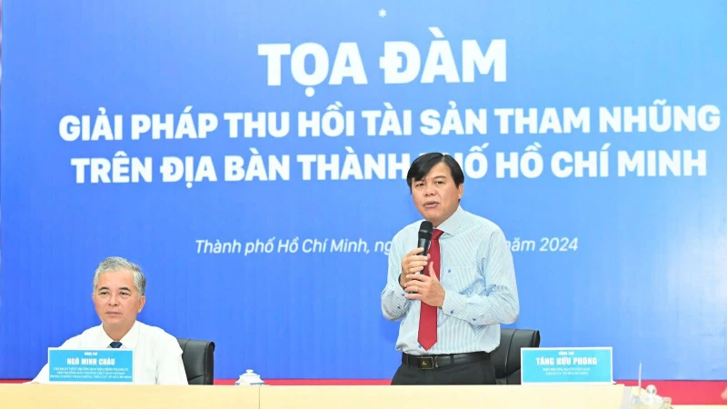 Ông Tăng Hữu Phong, Phó Trưởng Ban Tuyên giáo Thành ủy Thành phố Hồ Chí Minh phát biểu tại chương trình.