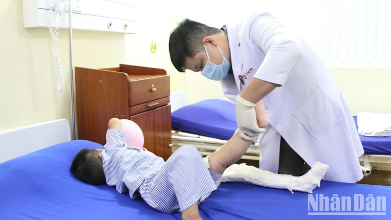 Một bé trai 3 tuổi ở Bạc Liêu bị quấn vào cánh quạt nước nuôi tôm