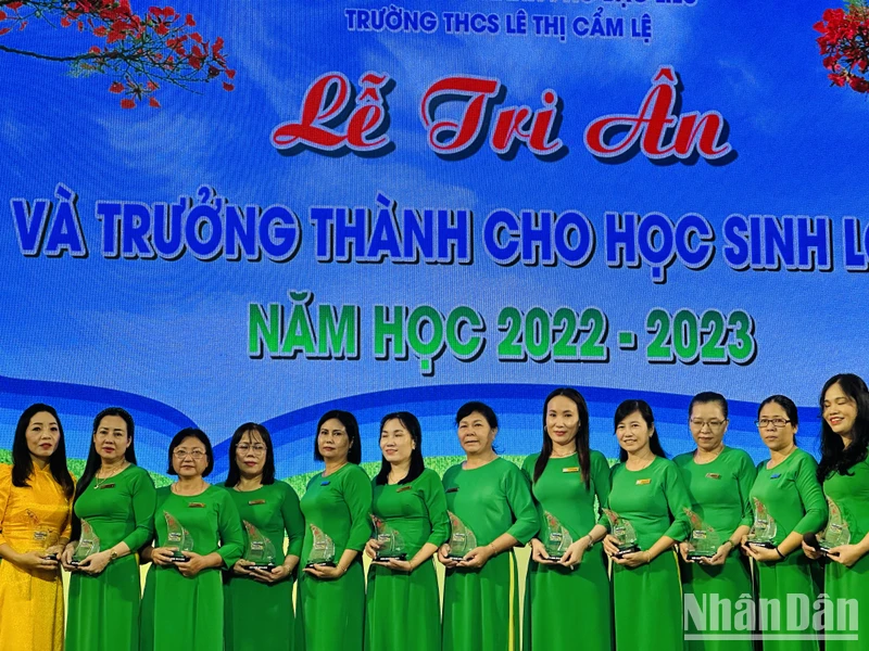 Trường THCS Lê Thị Cẩm Lệ (TP Bạc Liêu) luôn quan tâm động viên, khích lệ những giáo viên có thành tích giảng dạy. (Ảnh Trọng Duy)