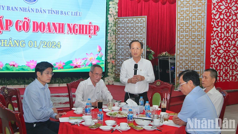 Chủ tịch Ủy ban nhân dân tỉnh Bạc Liêu Phạm Văn Thiều phát biểu tại buổi cà phê với doanh nghiệp, doanh nhân.