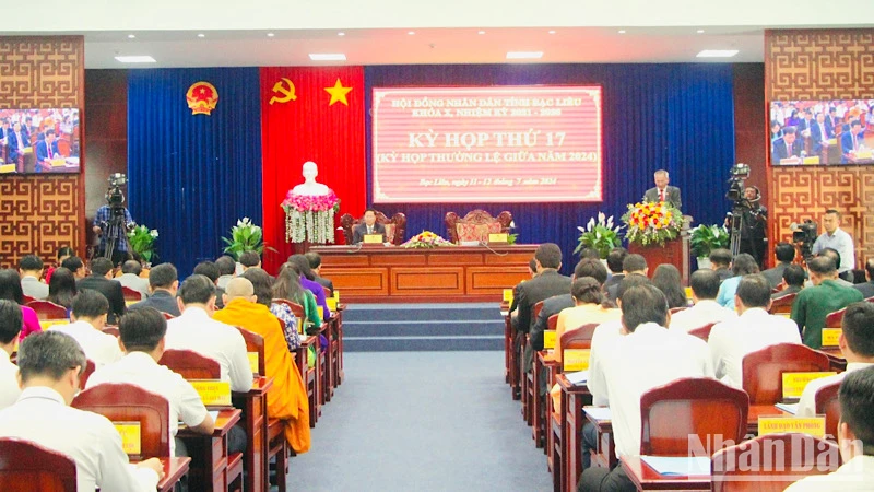 Quang cảnh cuộc họp.