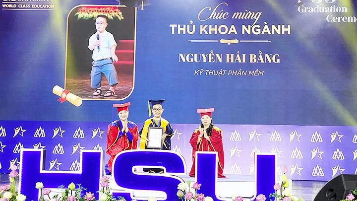 Trường đại học Hoa Sen (HSU) tổ chức lễ tốt nghiệp cho gần 700 sinh viên
