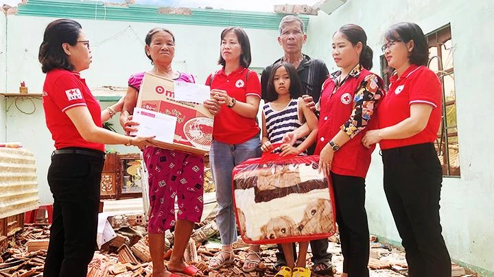 Hỗ trợ người dân Quảng Ngãi bị thiệt hại do bão số 4