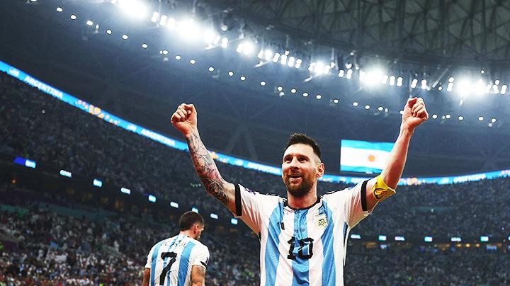Messi - điểm dừng cuối trong chặng đường vô địch. Hãy đón xem những pha lập công, những đường chuyền hoàn hảo và những pha bứt tốc của siêu sao Argentina, để cùng chia sẻ niềm vui chiến thắng.