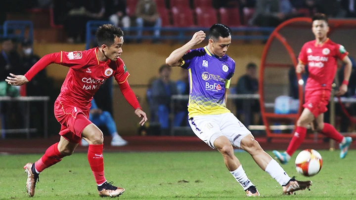 Văn Quyết (số 10) của Hà Nội FC lập cú đúp giúp đội nhà chiến thắng CLB Công an Hà Nội ở vòng 2 V.League 2023. Ảnh: LÊ MINH