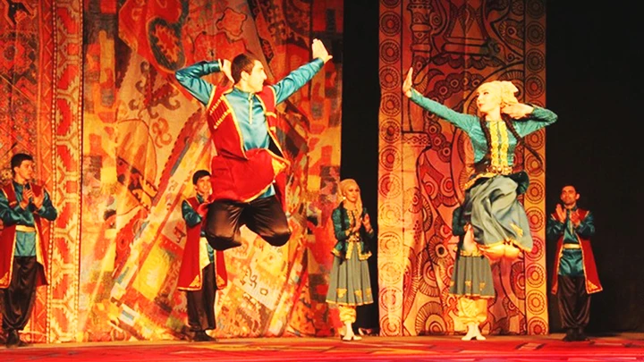 Người Kumyk nhảy truyền thống tại lễ hội địa phương. Ảnh: NAZACCENT.RU