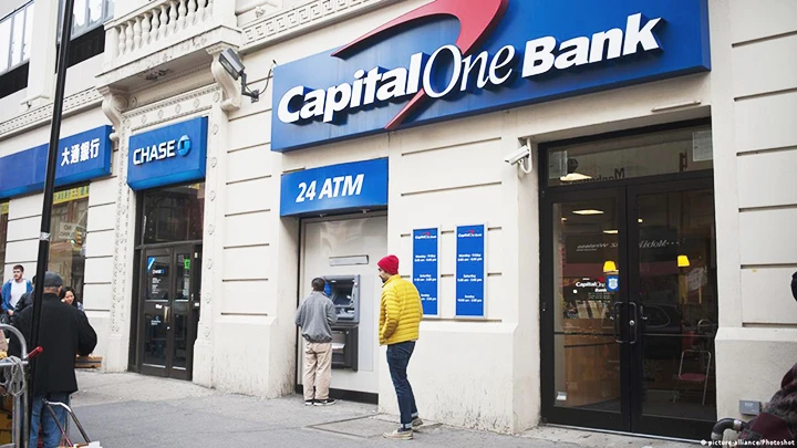 Tập đoàn Capital One tung chương trình ưu đãi thu hút tiền gửi. Ảnh: CNN