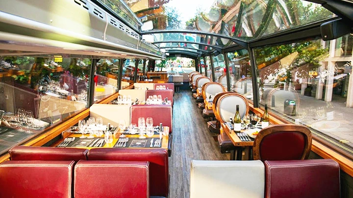 Nhà hàng trên xe bus
