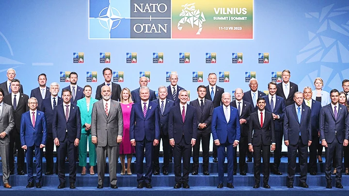 Các nhà lãnh đạo NATO tham dự hội nghị tại Vinius. Ảnh: REUTERS