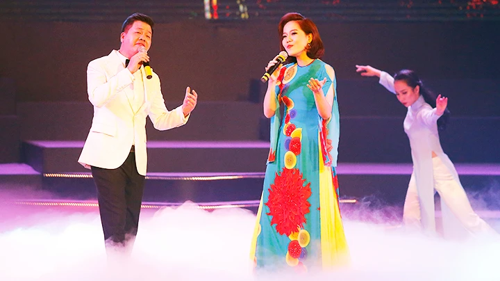 Ca sĩ Đăng Dương (trái) trong một chương trình âm nhạc. Ảnh: K.MINH