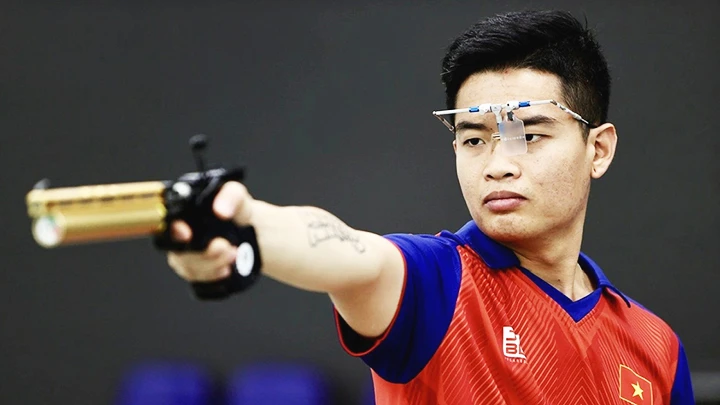 Xạ thủ Phạm Quang Huy đoạt Huy chương vàng nội dung 10 m súng ngắn hơi nam ở ASIAD 19.