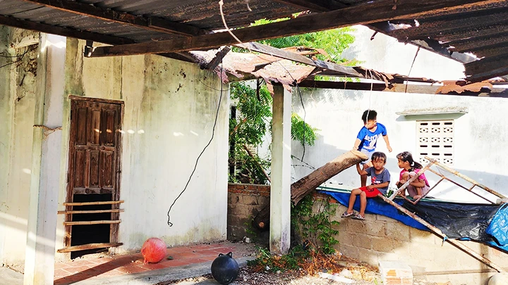 Một ngôi nhà bỏ hoang ở thôn Vĩnh Trường (xã Phước Dinh).