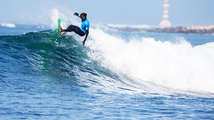 Lướt sóng là môn thể thao đang phát triển tại Senegal. Ảnh: AFP